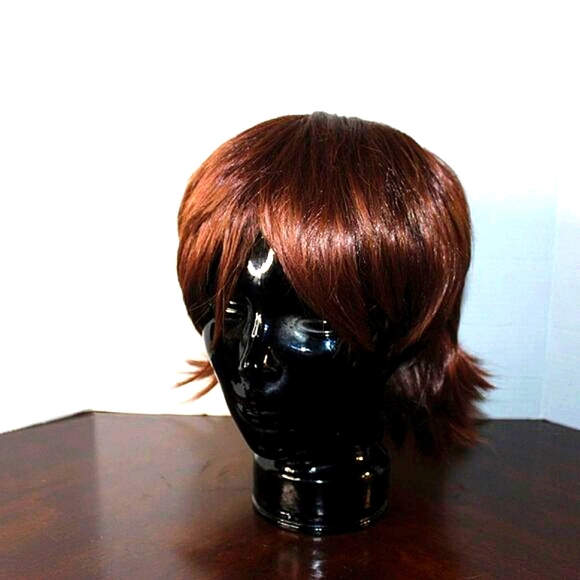 NWOT Brown Short Layered Wig - Adjustable Cap - Picture 3 of 9